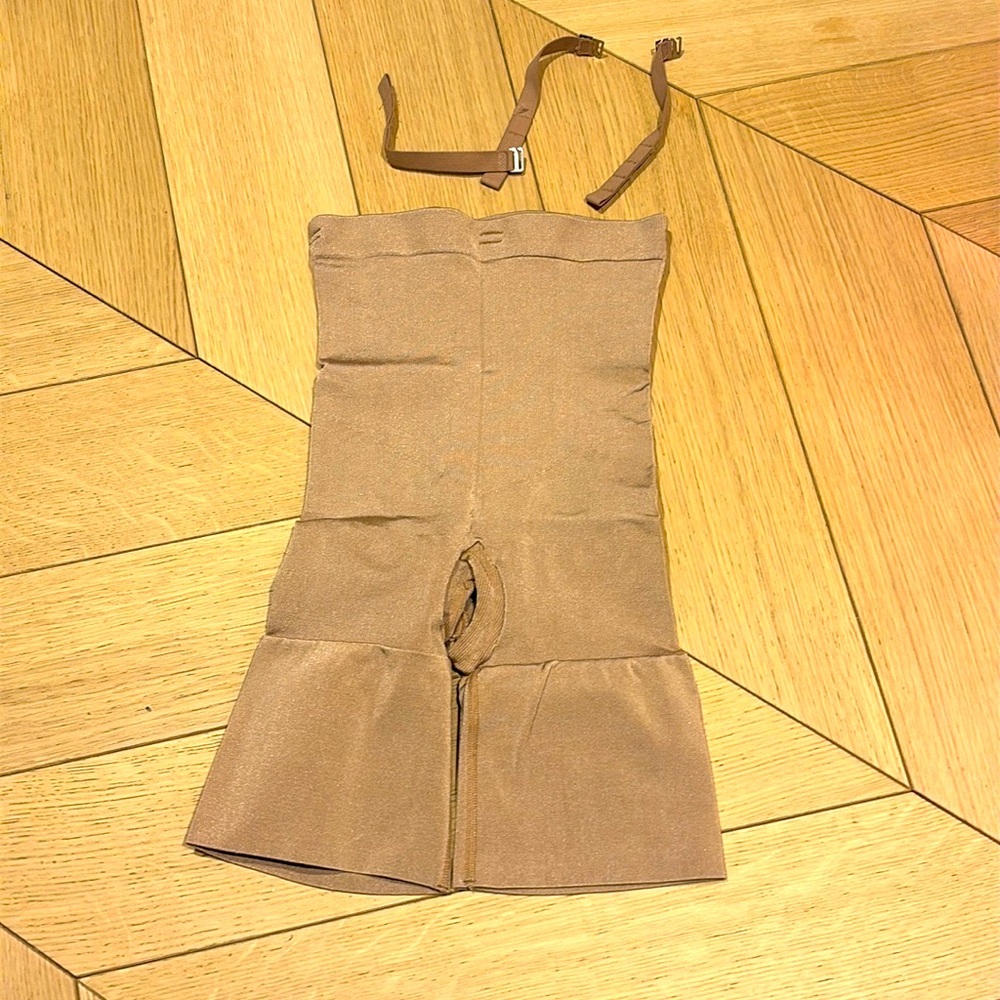Spanx by Sara Blakely seamless high waisted shorty size S
